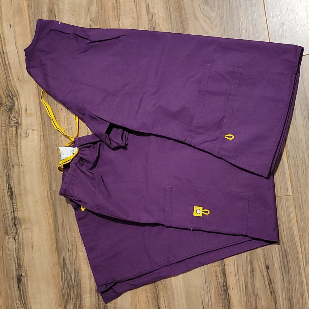 Wonder Wink Scrubs